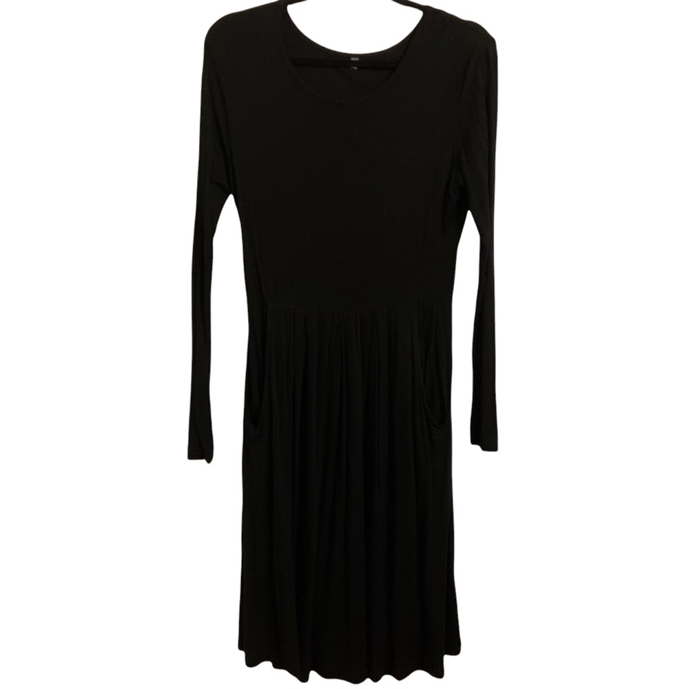 I HAVE POCKETS!! Black skater dress!